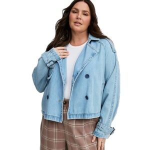 Torrid Lightweight Double Breasted Denim Crop Trench in Encinitas size 3